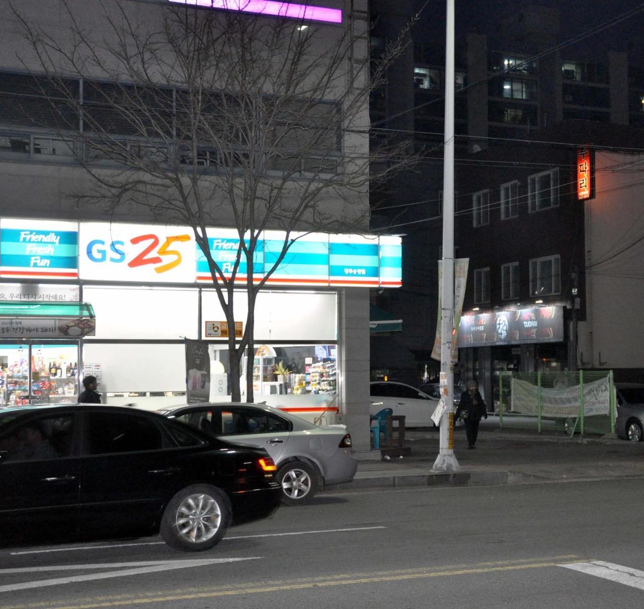 Gwangju Songjeong Station Guesthouse Gwangju Metropolitan City Екстер'єр фото